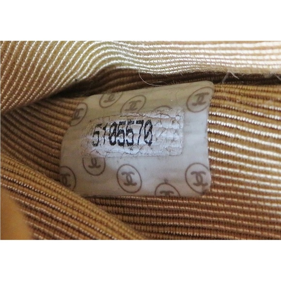 CHANEL Beige Shearling Tote - Picture 15 of 16